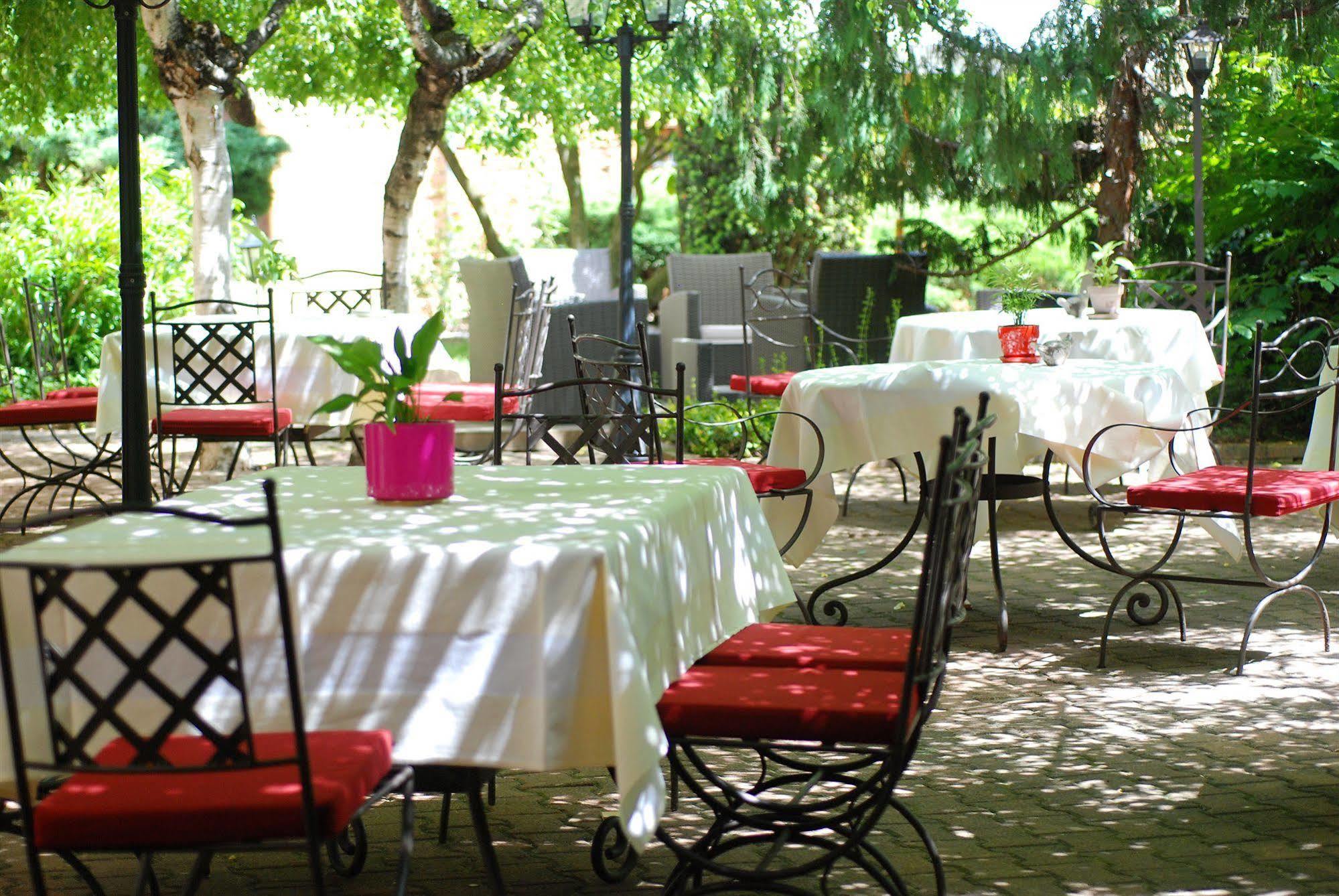 Demeures Et Chateaux L'Abbaye Caladoise - Anciennement Hostellerie Ferme Du Poulet Villefranche-sur-Saône Kültér fotó